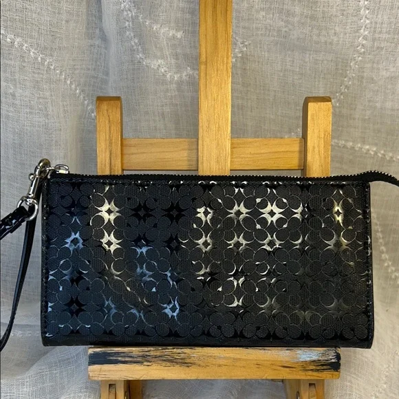 NWOT Coach large wallet with wrist leash - Picture 1 of 15